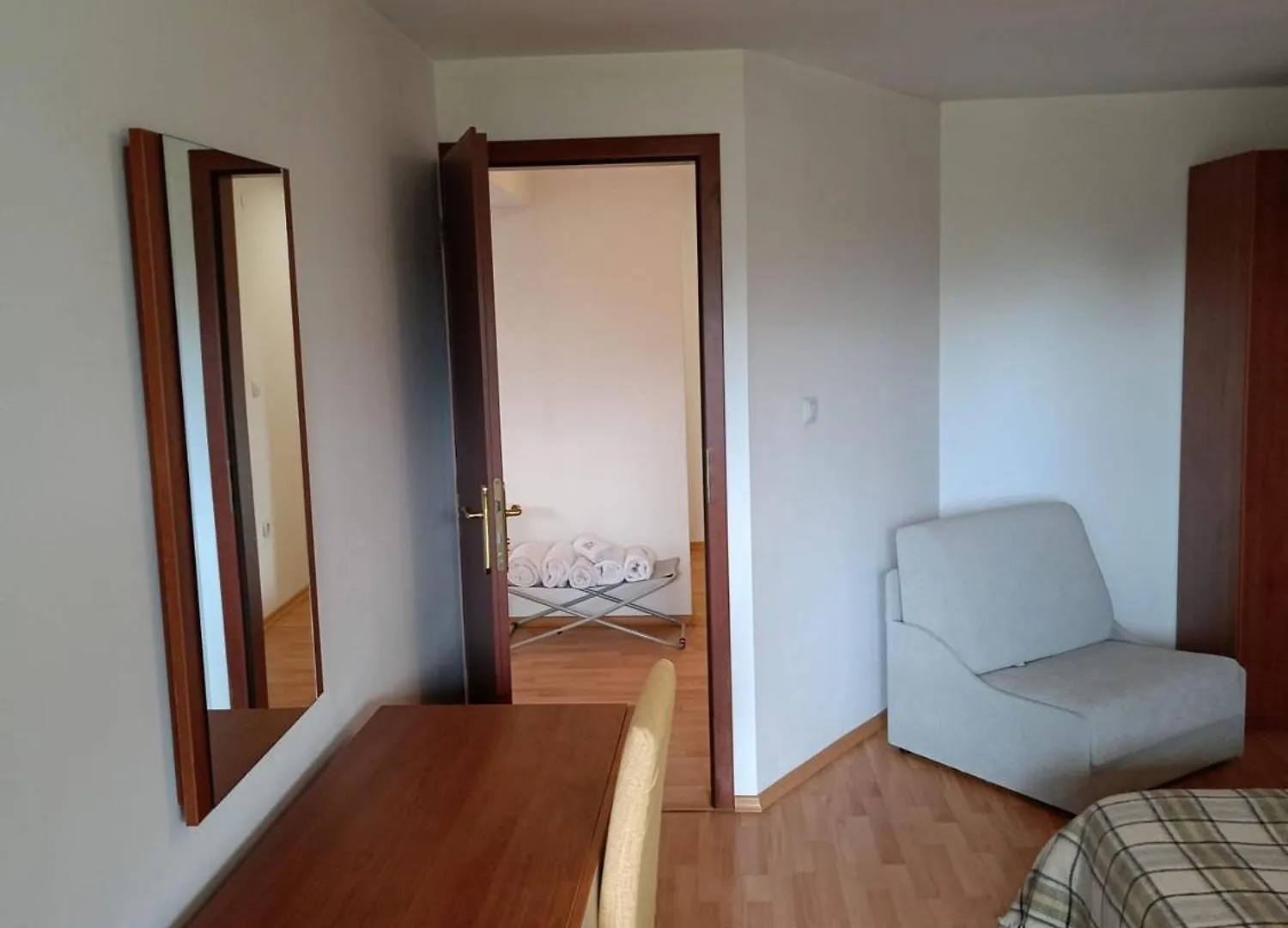103 - Large 2 Bed Apartment 반스코
