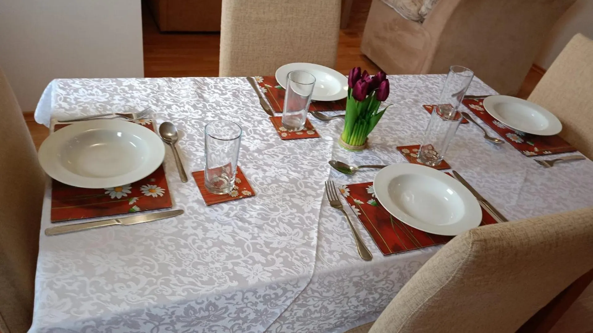 103 - Large 2 Bed Apartment 반스코