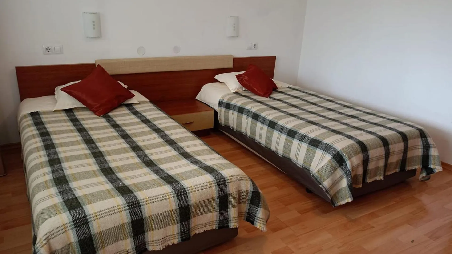 103 - Large 2 Bed Apartment 반스코