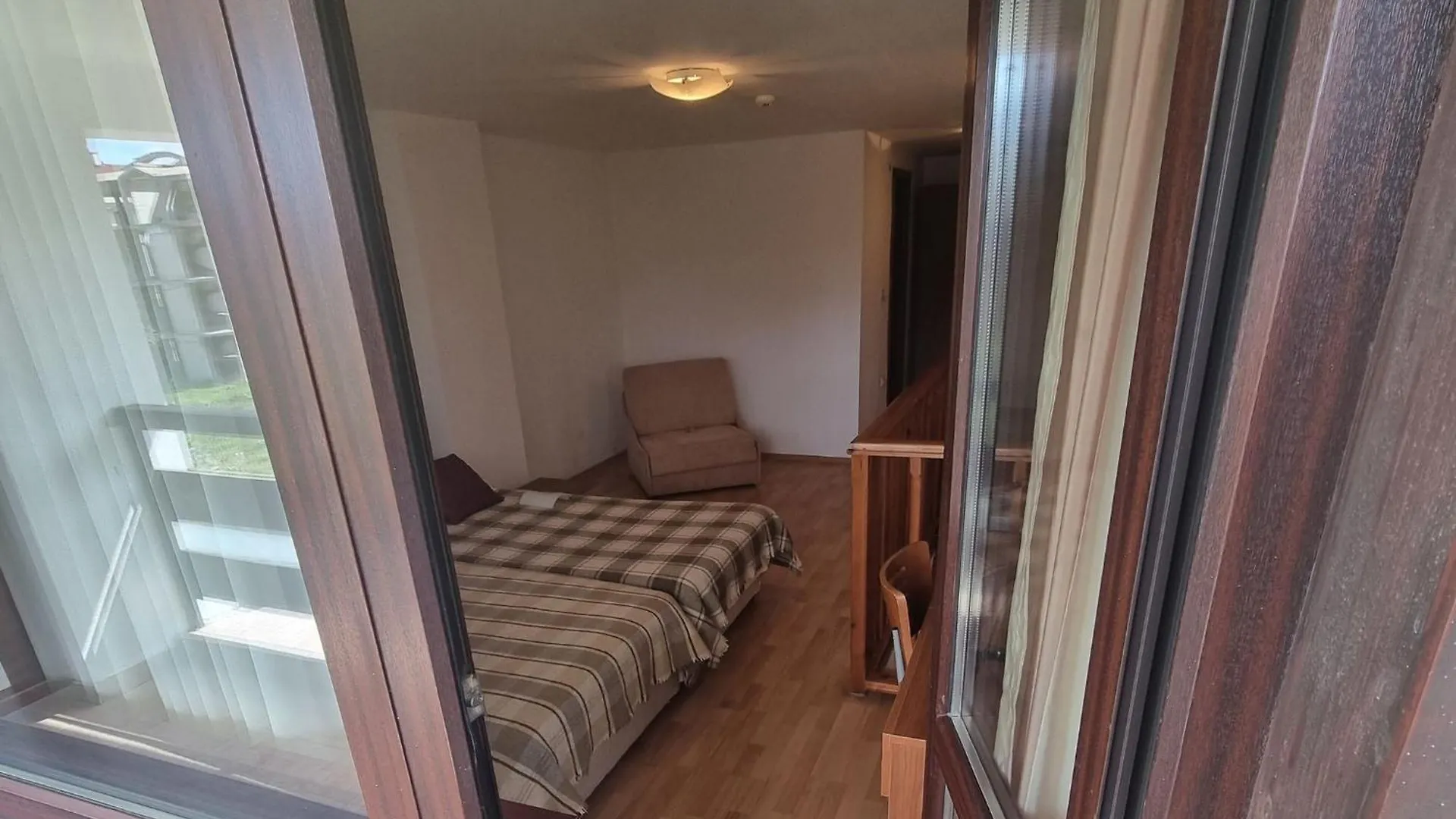 103 - Large 2 Bed Apartment 반스코